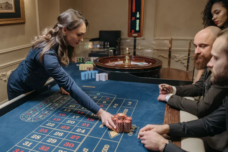 The 2AM Roulette Report: Which Live Dealer Tables Are Actually Open When the Rest of America Is Asleep